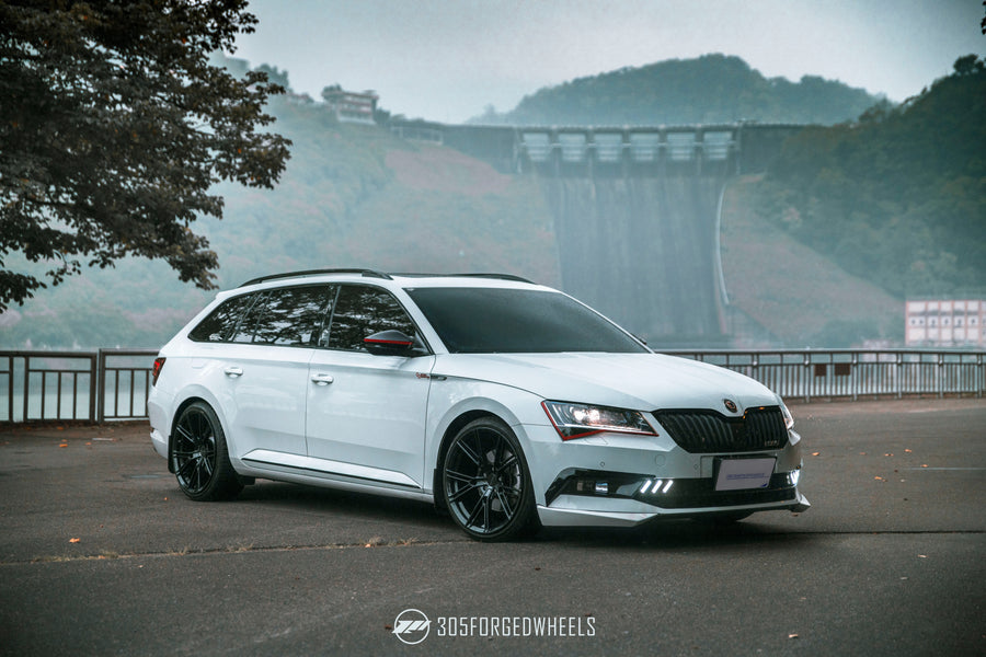 SKODA SUPERB COMBI — UF125