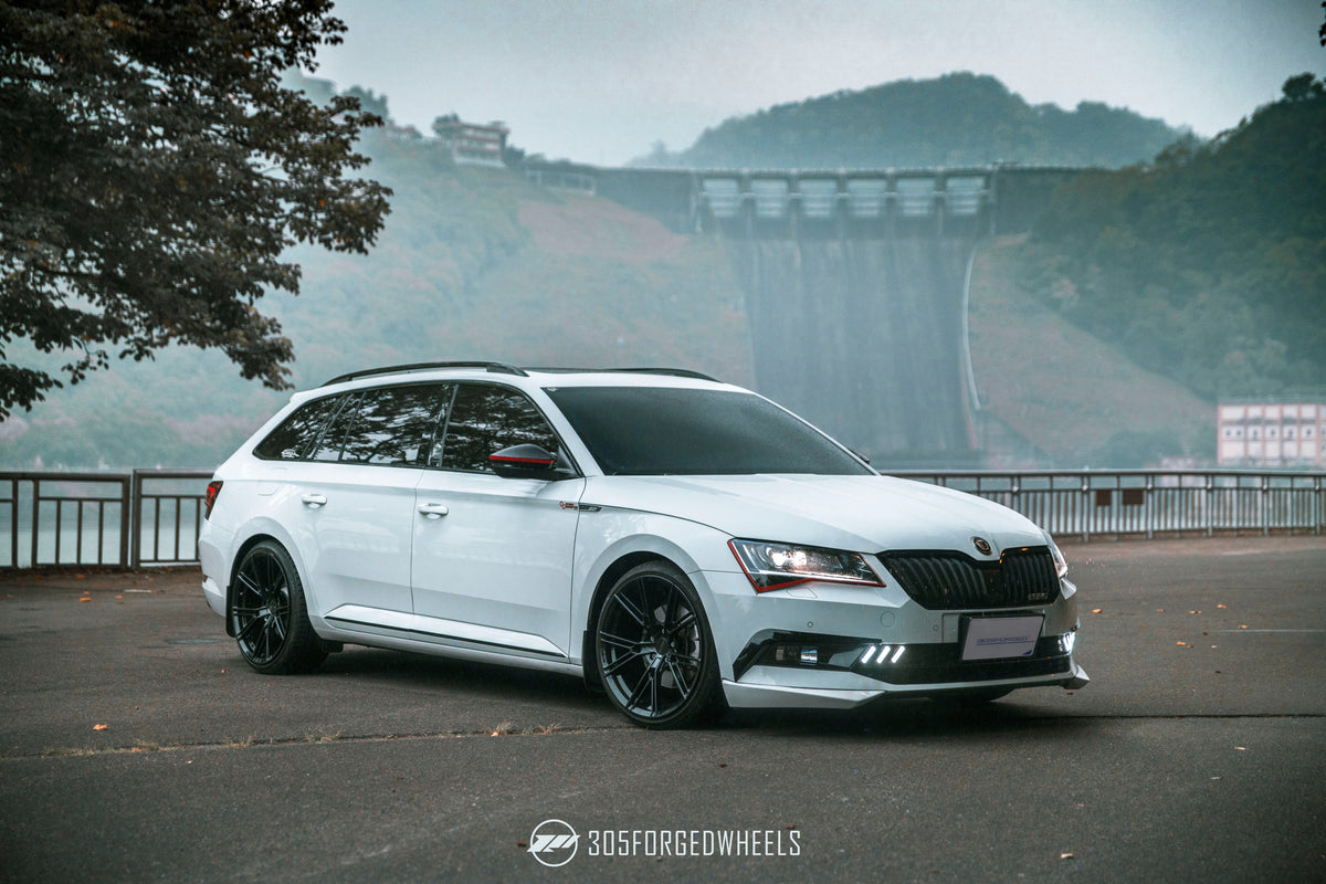 SKODA SUPERB COMBI — UF125