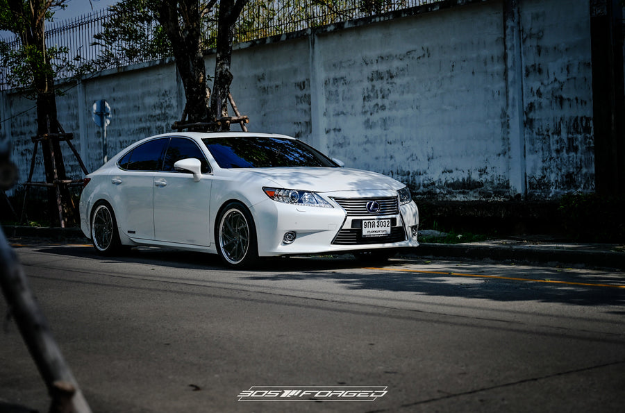 LEXUS ES300H — UF118